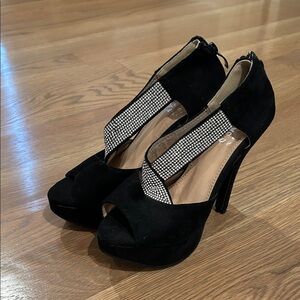 Chic Black Peep-Toe Heels with Sparkling Detail